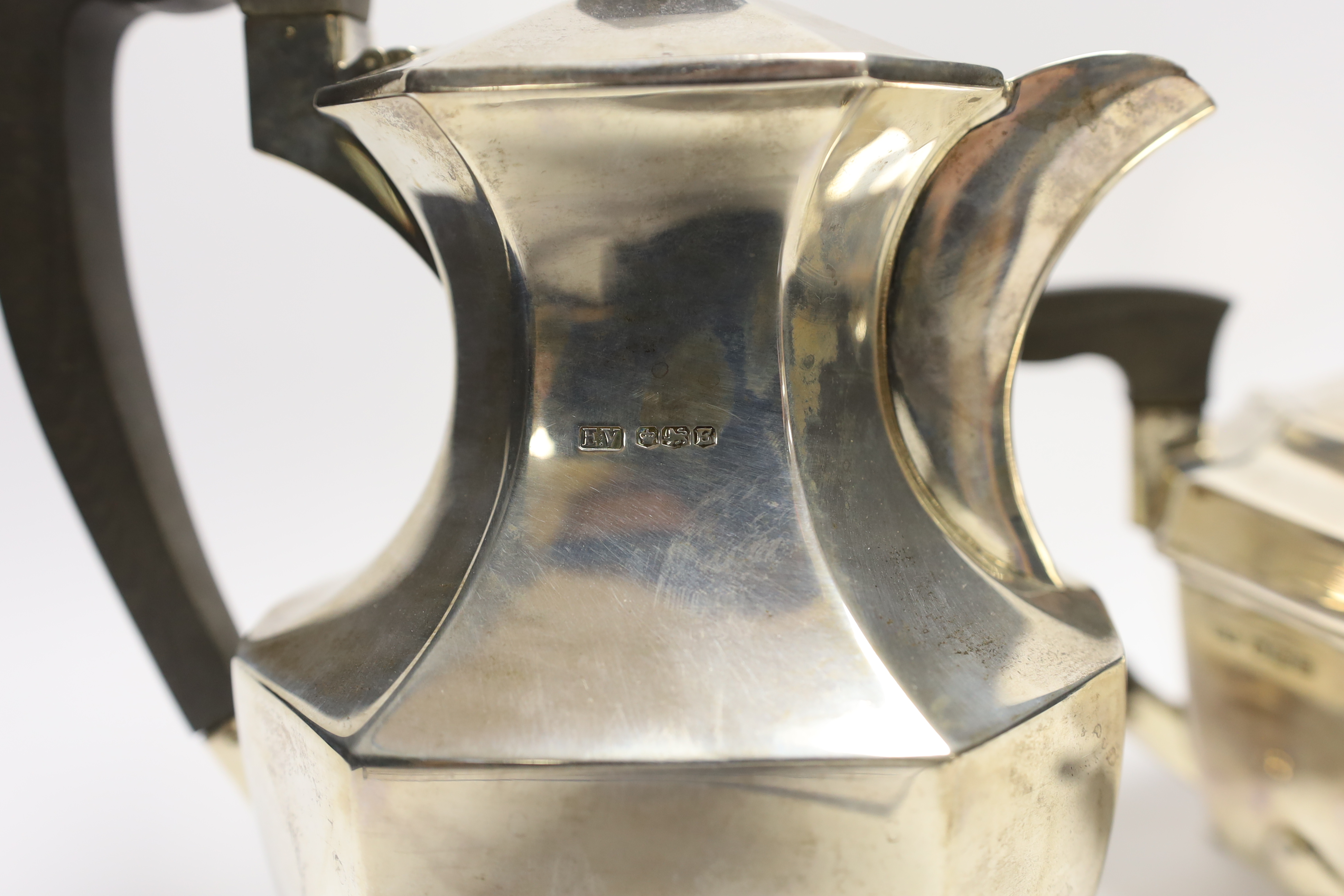 A George VI silver teapot and matching hot water pot by Viners Ltd, Sheffield, 1947/48, gross weight 38.5oz.